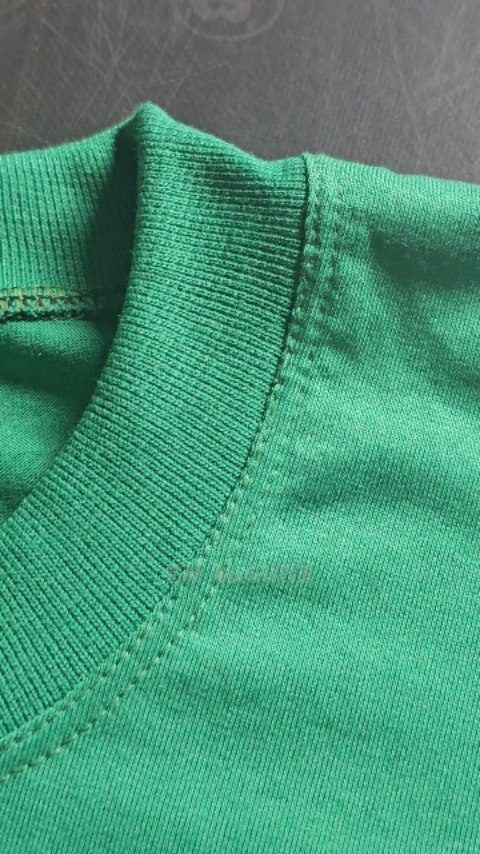 Gola de camiseta de uniforme